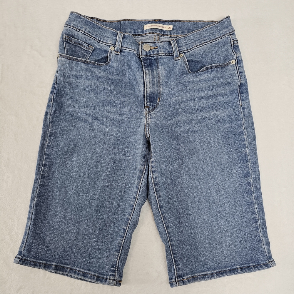 Levi's Bermuda Women's Jean Shorts Light Blue Size 28